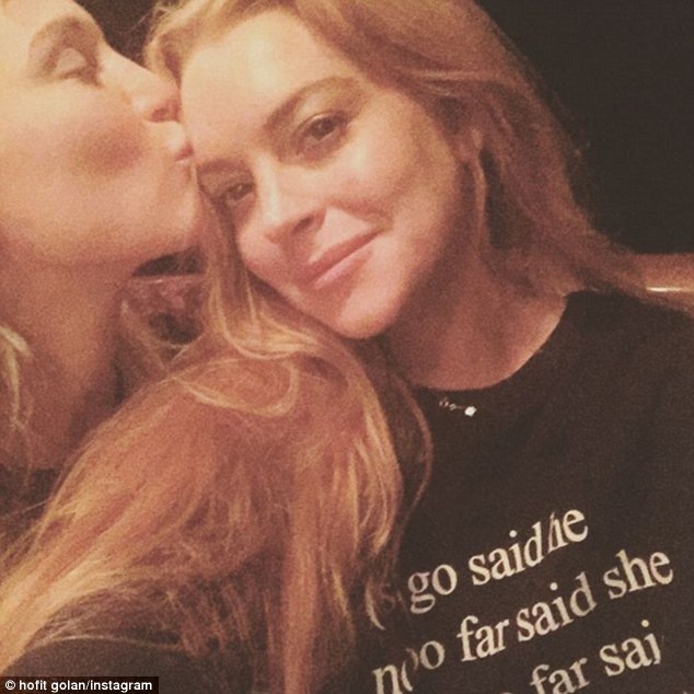 
Lindsay Lohan trấn an đồng nghiệp và người hâm mộ rằng, cô vẫn ổn và sống tốt sau sóng gió tình cảm.
