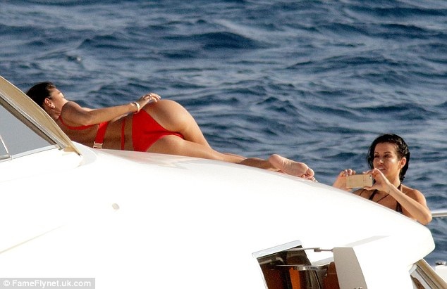 38 tuổi, Nicole Scherzinger vẫn bốc lửa và nóng bỏng - 6 38 tuổi, Nicole Scherzinger vẫn bốc lửa và nóng bỏng - 6