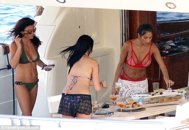 38 tuổi, Nicole Scherzinger vẫn bốc lửa và nóng bỏng - 13 38 tuổi, Nicole Scherzinger vẫn bốc lửa và nóng bỏng - 13