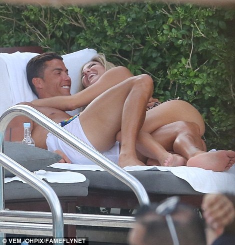 Nhan sắc rực lửa của mỹ nhân đang “chiếm trọn” trái tim C.Ronaldo - 11 Nhan sắc rực lửa của mỹ nhân đang “chiếm trọn” trái tim C.Ronaldo - 11
