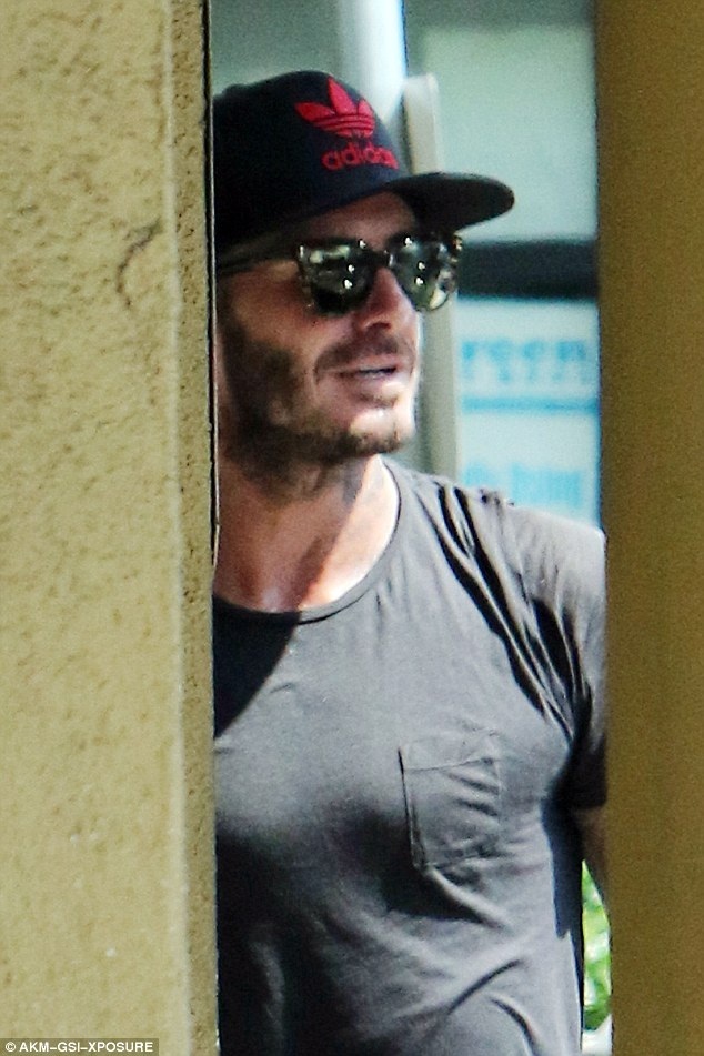 
Ngày 7/8 vừa rồi, David lọt vào tầm ngắm của giới săn tin khi đang mua sắm tại một siêu thị ở Los Angeles.
