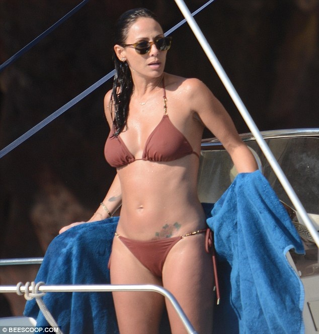 41 tuổi, Natalie Imbruglia vẫn "hừng hực" và cuốn hút - 4