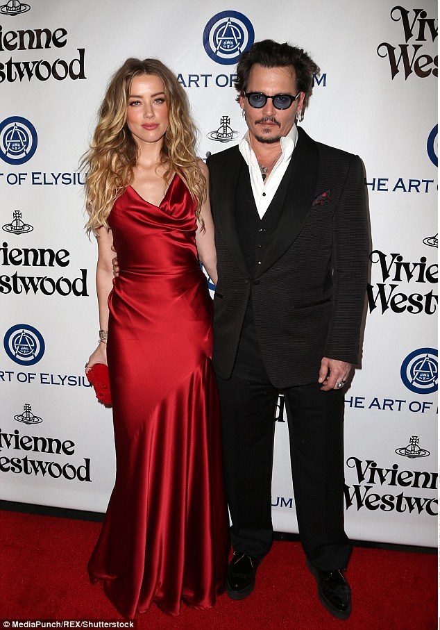Amber Heard gào khóc từ chối đối mặt với Johnny Depp - 2
Amber Heard và Johnny Depp từng có cuộc hôn nhân dài 15 tháng.