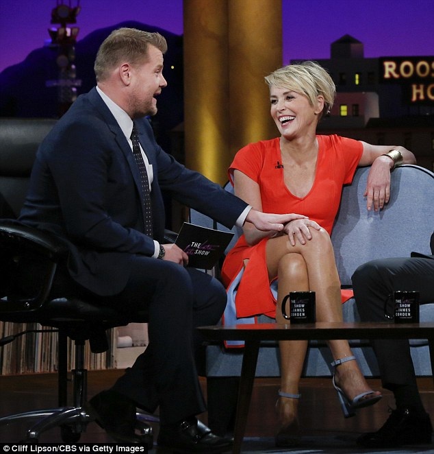 Sao "Bản năng gốc" bị "lộ hàng" trên biển - 7
Phong thái cuốn hút và tự tin của mỹ nhân 58 tuổi