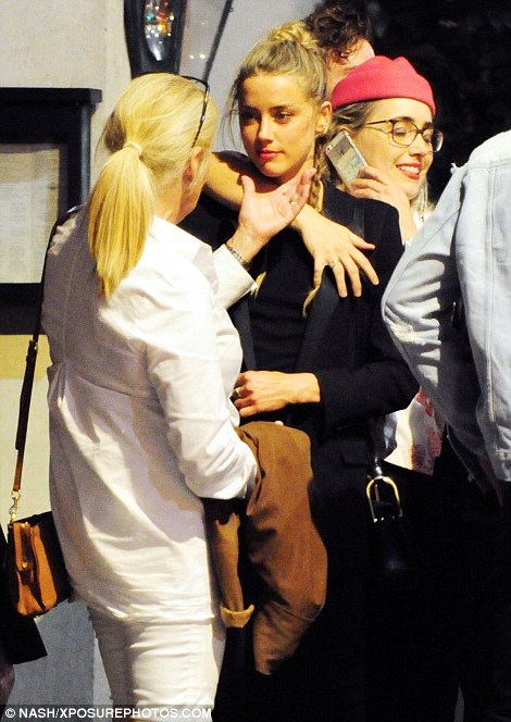 Hậu ly dị Johnny Depp, Amber Heard "quẩy" tưng cùng bạn bè - 14
Amber Heard hi vọng một tương lai tốt đẹp cho cô và Johnny Depp sau khi ly dị.