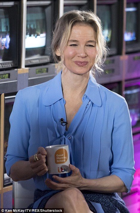 "Tiểu thư Jones" Renée Zellweger vẫn tươi xinh dù lộ đầy nếp nhăn - 29
Hình ảnh của Renee trong phần ba của Nhật ký tiểu thư Jones.