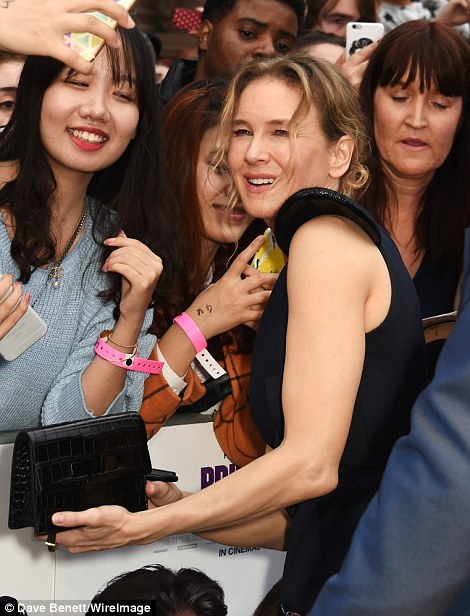 "Tiểu thư Jones" Renée Zellweger vẫn tươi xinh dù lộ đầy nếp nhăn - 19 "Tiểu thư Jones" Renée Zellweger vẫn tươi xinh dù lộ đầy nếp nhăn - 19