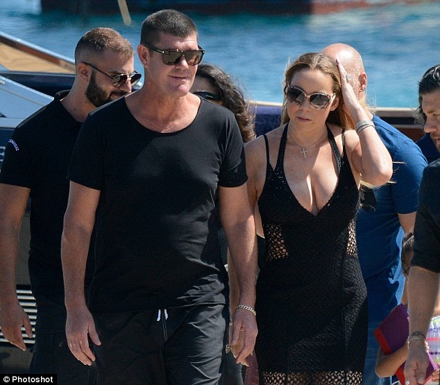 Mariah Carey diện váy gợi cảm sánh đôi cùng hôn phu tỉ phú - 4
James từng có thời gian hò hẹn với cựu thiên thần áo tắm Miranda Kerr trước khi yêu diva 46 tuổi.