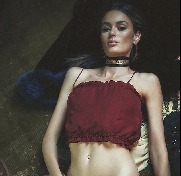 Cơ bụng hoàn hảo của người đẹp một con - 9
Nicole Trunfio không xa lạ với những bức ảnh gợi cảm và khoe cơ bụng hoàn hảo của cô.