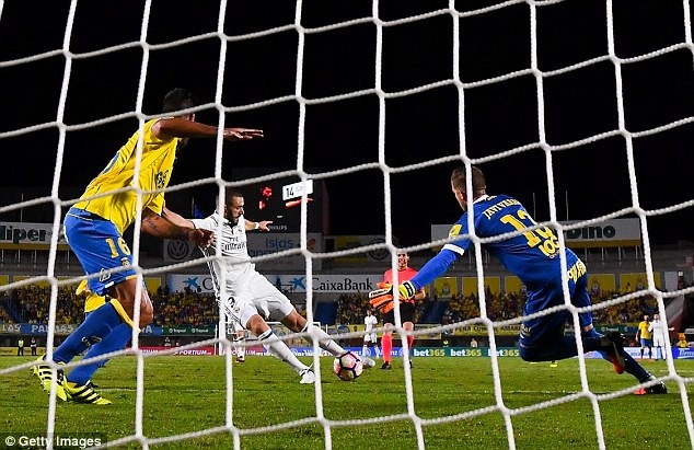 Las Palmas 2-2 Real Madrid: C.Ronaldo gây thất vọng - 3
Real Madrid liên tục bị gỡ hòa sau hai lần dẫn trước