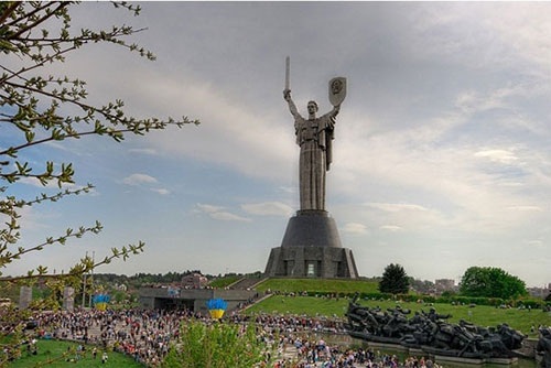 Choáng ngợp với 10 bức tượng hùng vĩ nhất thế giới - 4