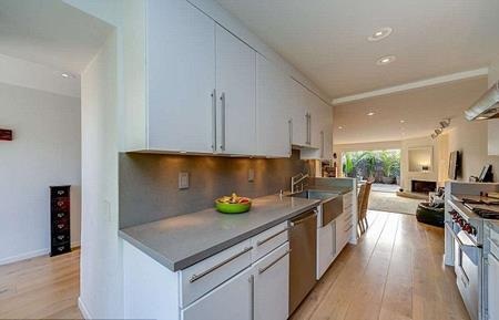 “Thần Sấm” Chris Hemsworth thu bộn tiền khi bán hai biệt thự triệu đô - 4 
…cùng nội thất sang trọng, ấn tượng