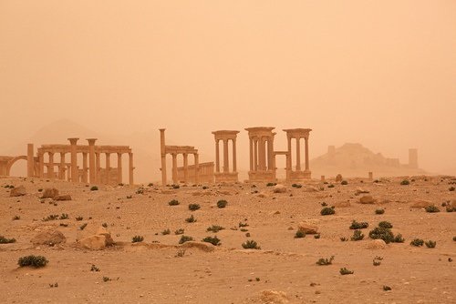 5 sa mạc nóng bỏng kinh hoàng nhất thế giới - 4
Thành phố cổ Palmyra ẩn mình giữa những triền cát bạt ngàn của sa mạc Syria.