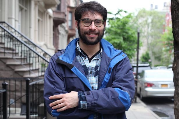 
Chuyên viên Ian thừa nhận khi bạn gần gũi ai đó cảm xúc tình dục có thể xảy ra, nhưng chúng tôi được huấn luyện để đối mặt với điều đó.
