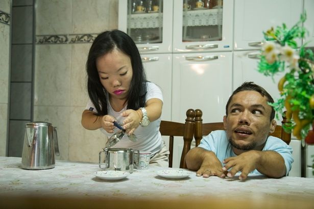 Chuyện tình đẹp như cổ tích của chú lùn và cô bé tí hon - 4 Chuyện tình đẹp như cổ tích của chú lùn và cô bé tí hon - 4