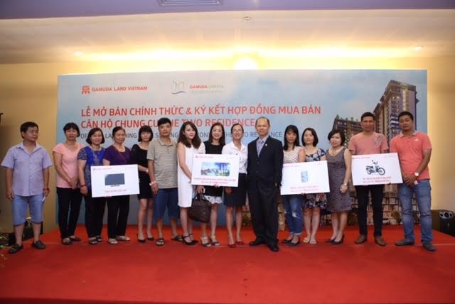 “Cháy hàng” chung cư THE TWO RESIDENCE – GAMUDA GARDENS - 2
Những phần quà bốc thăm đã được trao cho các chủ nhân may mắn