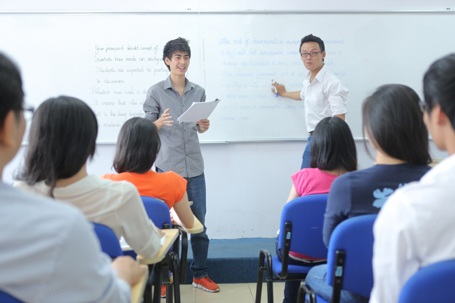 Hành trình cử nhân Quốc tế tại Trường ĐHKH Tự nhiên TPHCM - 4
Trong năm học thứ 2 và thứ 3, phương pháp “Học bằng trải nghiệm” luôn luôn được áp dụng, giúp mỗi lớp học vận hành như một công ty thực thụ. Các em được thử sức làm CEO, làm trưởng phòng… để thực hiện các dự án sinh lợi nhuận.