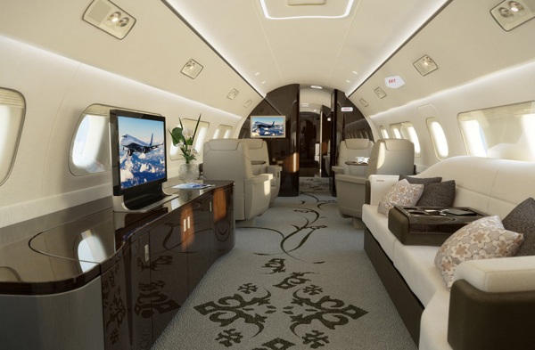 Nội thất bên trong máy bay cực kỳ sang trọng với TV và ghế ngồi bằng da thoải mái