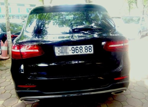 Xế sang “ngẫu nhiên” được cấp biển đẹp? - 4 Rất nhiều xe sang được gắn biển đẹp. Ảnh: Minh Đức.