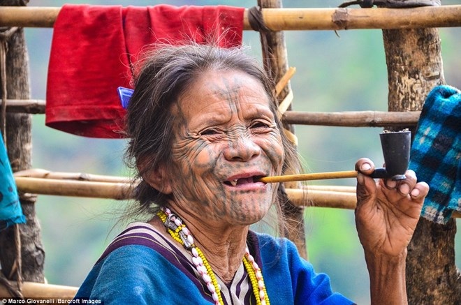 "Phải lòng" những người phụ nữ dũng cảm xăm kín mặt - 4 "Phải lòng" những người phụ nữ dũng cảm xăm kín mặt - 4