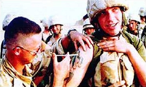 Bí ẩn hội chứng Chiến tranh Vùng Vịnh - 4 Binh sĩ Anh được tiêm vaccine khi tham gia cuộc chiến Vùng Vịnh.