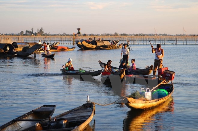 Đầm Chuồn: điểm đến của nhiều du khách du lịch Huế - 4 Đầm Chuồn: điểm đến của nhiều du khách du lịch Huế - 4