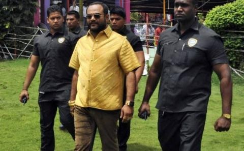 Tỷ phú vàng Ấn Độ bị đánh đến chết trước mặt con - 4 Thông thường ông Phuge mang theo nhiều vệ sĩ bên cạnh. Ảnh: News Nation