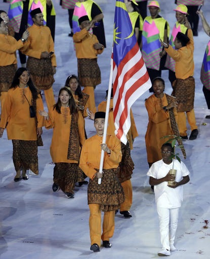 Lễ khai mạc Olympic 2016: Rực rỡ sắc màu, ánh sáng - 22
Vận động viên cầu lông Lee Chong Wei cầm cờ cho đoàn thể thao Malaysia