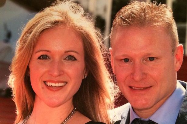 
Saskia Fredericks và chồng, một nhân viên cảnh sát luôn phải sống xa nhà nhưng rất tin tưởng vợ.
