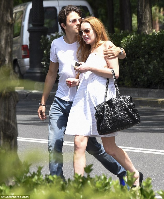 Bạn trai kém 7 tuổi mê mẩn Lindsay Lohan - 5