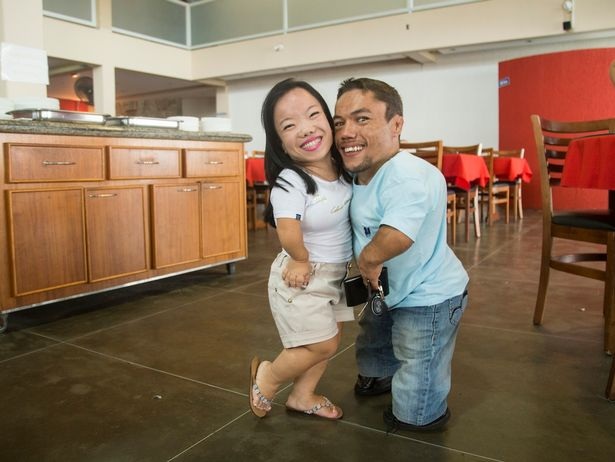 Chuyện tình đẹp như cổ tích của chú lùn và cô bé tí hon - 5 Chuyện tình đẹp như cổ tích của chú lùn và cô bé tí hon - 5