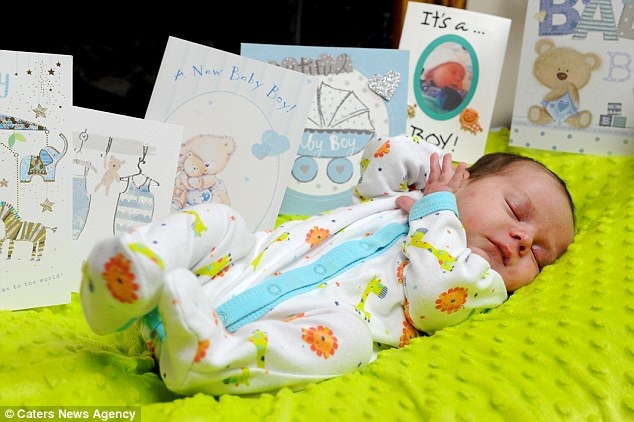 Cặp vợ chồng cách nhau 26 tuổi đón con đầu lòng - 4