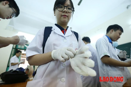 Chùm ảnh: Trăn trở của bác sĩ tương lai trong việc học với thi thể người - 5 Chùm ảnh: Trăn trở của bác sĩ tương lai trong việc học với thi thể người - 5