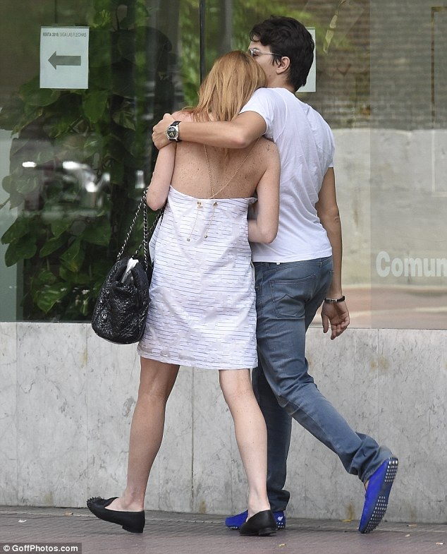 
Nữ diễn viên 29 tuổi trông thật dịu dàng và hạnh phúc bên bạn trai.
