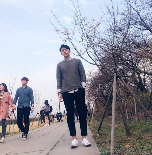 "Soái ca" Hàn Quốc diện sơ mi khiến fan Việt điêu đứng - 5
Anh chàng này là Kim Wonsuk, một sinh viên Hàn Quốc