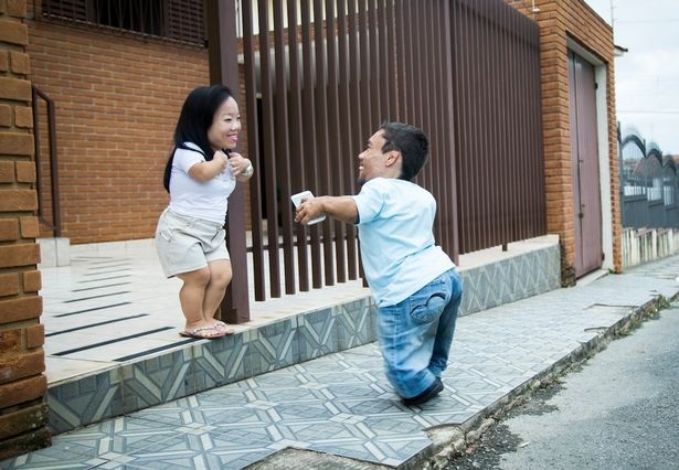 Chuyện tình đẹp như cổ tích của chú lùn và cô bé tí hon - 7 Chuyện tình đẹp như cổ tích của chú lùn và cô bé tí hon - 7