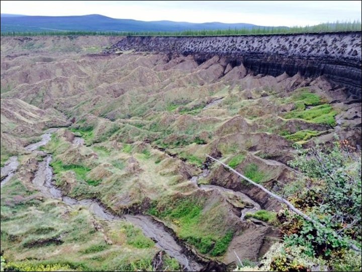 Bí mật trong "cổng địa ngục" ở Siberia - 5
Lớp đất đá bên trong hố khổng lồ ở Siberia