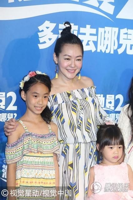 Từ Hy Đệ dẫn ba con gái đi dự sự kiện - 7
Từ Hy Đệ mới thực hiện một gameshow mới tại Đài Loan và đạt tỉ suất bạn xem đài khá ấn tượng. Lối nói chuyện hóm hỉnh, thông minh của Từ Hy Đệ khiến cô có nhiều fan.