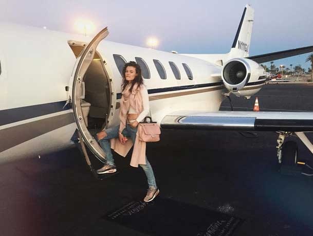 Đại gia Nga nuôi người yêu lớn rồi kết hôn - 7 Đại gia Nga nuôi người yêu lớn rồi kết hôn - 7