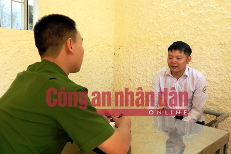 Chân dung gã tài xế taxi máu lạnh sát hại nữ giám thị - 7 Cơ quan điều tra làm việc với đối tượng Nguyễn Văn Tiến.