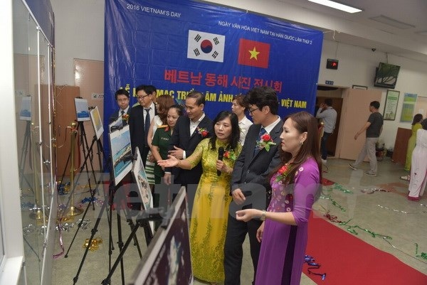 Triển lãm những hình ảnh chân thực về Biển Đông tại Hàn Quốc - 7 Quang cảnh cuộc triển lãm ảnh. (Ảnh: Phạm Duy/Vietnam+)