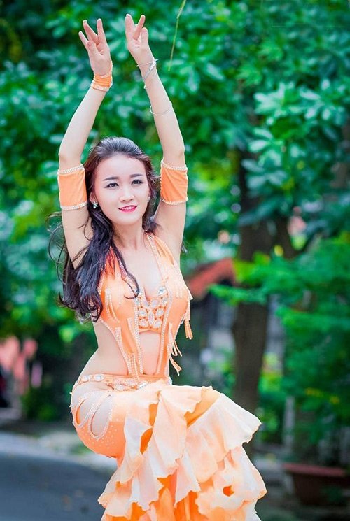 Cô gái 9x có biệt tài vừa múa, vừa "phun lửa" - 8
Múa là niềm đam mê từ nhỏ của Thanh Xuân