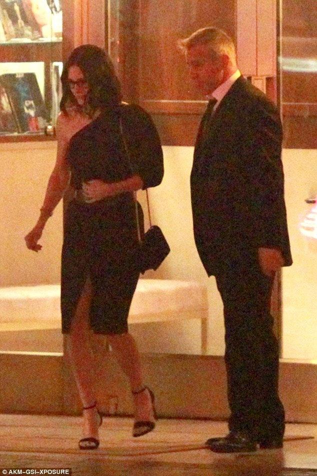 
Một số nguồn tin cho rằng, Courtney và Matt sẽ tái hợp trong một show truyền hình đặc biệt của Những người bạn nhưng đại diện nhà sản xuất đã phủ nhận thông tin trên. Ngoài Những người bạn (Friends), Courtney và Matt còn hợp tác trong bộ phim truyền hình The Big Bang Theory.
