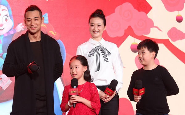 “Nàng Tịnh Nhi” Vương Diễm lộ diện sau thời gian dài ở ẩn - 8
Ngôi sao xinh đẹp đưa con trai lên sân khấu để giao lưu cùng khán giả hâm mộ tại chương trình.