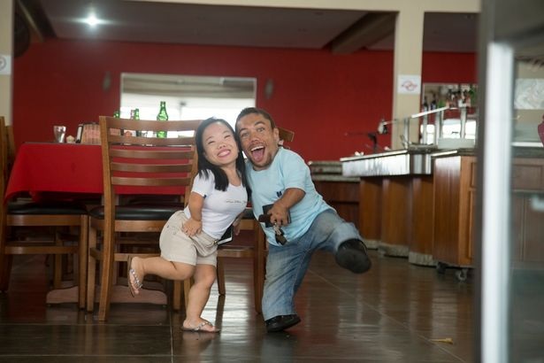 Chuyện tình đẹp như cổ tích của chú lùn và cô bé tí hon - 8 Chuyện tình đẹp như cổ tích của chú lùn và cô bé tí hon - 8