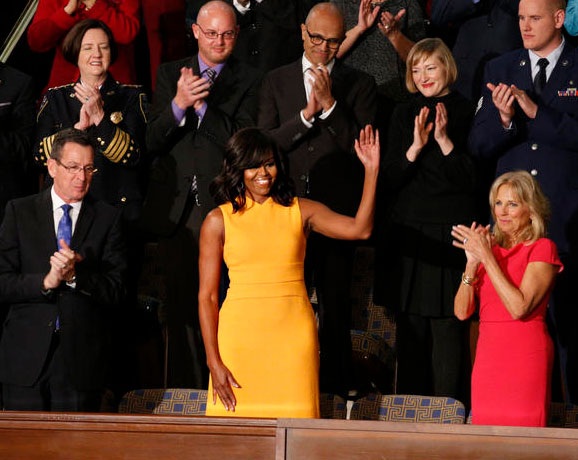 Những bộ trang phục ấn tượng nhất của đệ nhất phu nhân Mỹ Michelle Obama - 7
Bà Michelle nổi bật trong khán phòng trụ sở quốc hội Mỹ khi ông Obama đọc thông điệp liên bang cuối cùng trong nhiệm kỳ tổng thống hôm 12/1. Chiếc váy của nhà hãng Narciso Rodriguez đã cháy hàng thậm chí trước khi ông Obama kết thúc bài phát biểu.