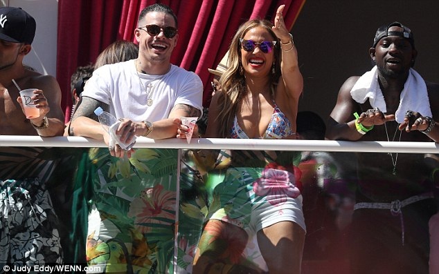 Mỹ nhân U50 Jennifer Lopez hừng hực bên bồ trẻ - 9
Jennifer từng thổ lộ, cô cảm thấy yêu và hạnh phúc khi ở bên Casper nhưng việc đi bước nữa với anh là điều nằm ngoài kế hoạch của cô. Cặp đôi đã ở bên nhau 3 năm.