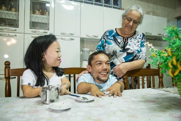 Chuyện tình đẹp như cổ tích của chú lùn và cô bé tí hon - 9 Chuyện tình đẹp như cổ tích của chú lùn và cô bé tí hon - 9