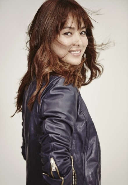 Song Hye Kyo bị nghi hò hẹn với đồng nghiệp trong “Hậu duệ của Mặt trời” - 4
Nữ diễn viên xinh đẹp của Hàn Quốc - Song Hye Kyo khá lận đận về chuyện tình duyên.