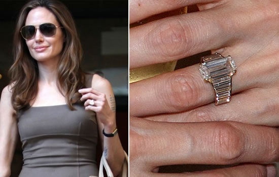 Những khoảnh khắc đáng nhớ khi Angelina Jolie - Brad Pitt bên nhau - 7
Brad Pitt đã tự tay thiết kế nhẫn đính hôn cho bạn gái 7 năm. Anh ngỏ lời cầu hôn người bạn gái tài năng và xinh đẹp vào tháng 4/2012